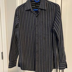 Nice looking men’s shirt. Size M